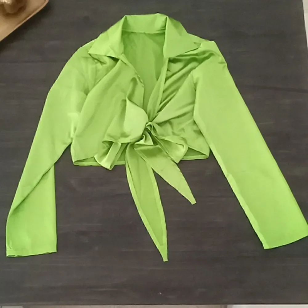 Green crop top size medium